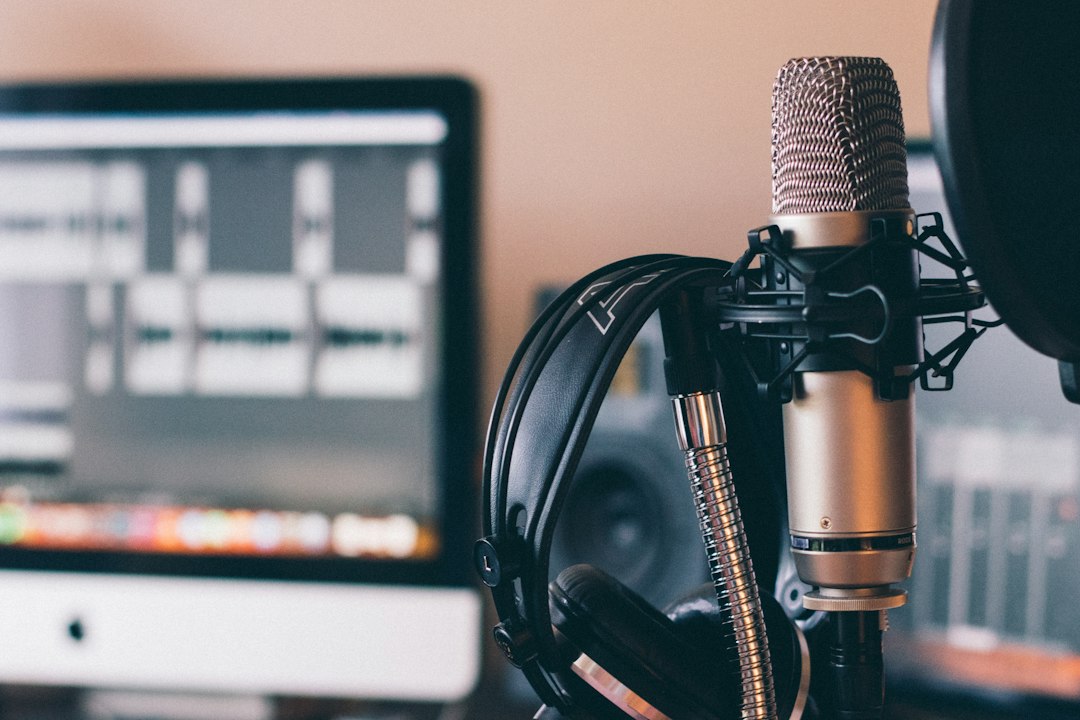 Den Utviklende Verden av Podcaster: En Dypdykk i Lytting og Produksjon